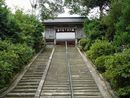 城山稲荷神社の歴史が刻まれた石段